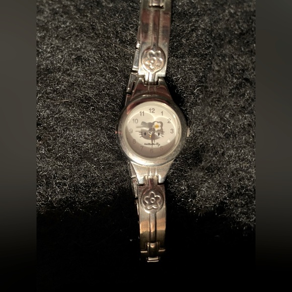 Hello Kitty Watch - Picture 2 of 6